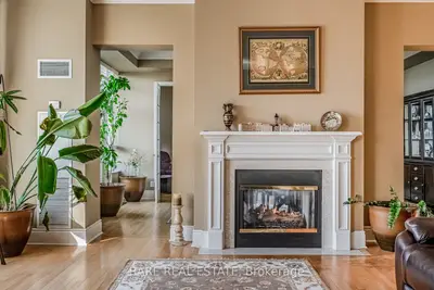 25 Kingsbridge Garden Circle Tph6, Mississauga, On L5r 4b1