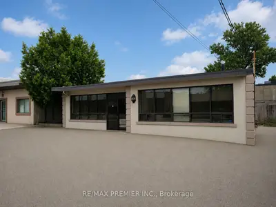 17 Oakland Avenue B, Toronto, On M9m 2h9