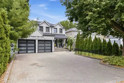 18 Pleasant Valley Place, Brampton, On L6s 5s2