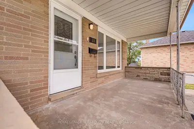 19 Battersea Crescent, Toronto, On M6l 1g7