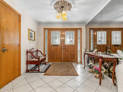 370 Maple Leaf Drive, Toronto, On M6l 1p6
