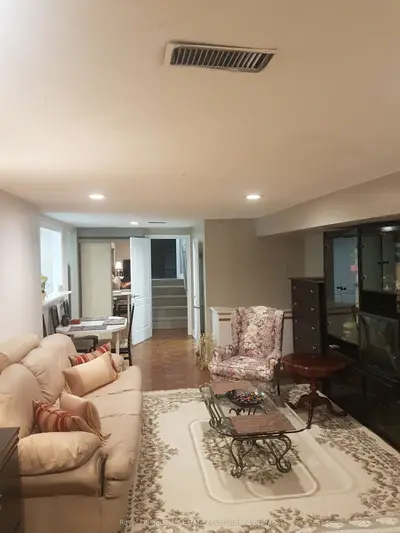 3323 Queen Frederica Drive, Mississauga, On L4y 2z9