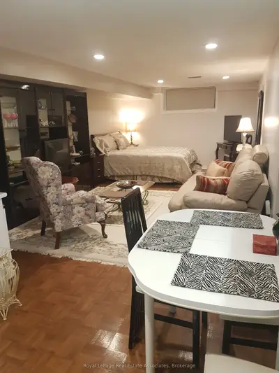 3323 Queen Frederica Drive, Mississauga, On L4y 2z9