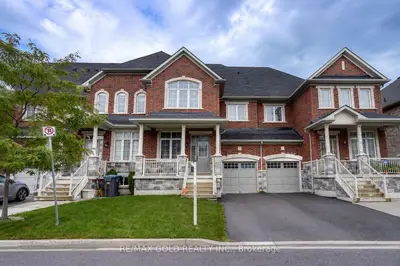 Att/Row/Townhouse in Brampton