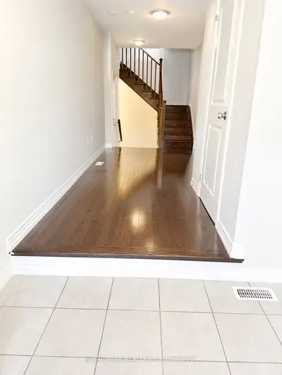Att/Row/Townhouse in Brampton