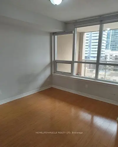 4090 Living Arts Drive 803, Mississauga, On L5b 4m8