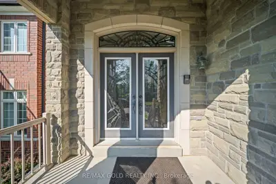 11 Clearfield Drive, Brampton, On L6p 3l3