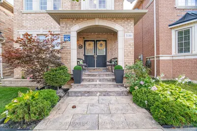 Detached in Oakville