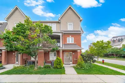 Condo Townhouse in Oakville