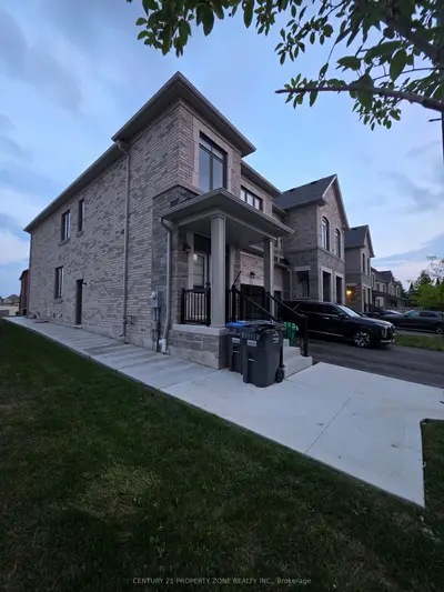 Att/Row/Townhouse in Brampton