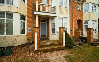 Att/Row/Townhouse in Oakville