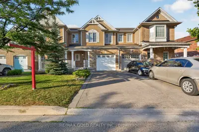 Att/Row/Townhouse in Milton