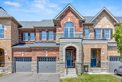 Att/Row/Townhouse in Brampton