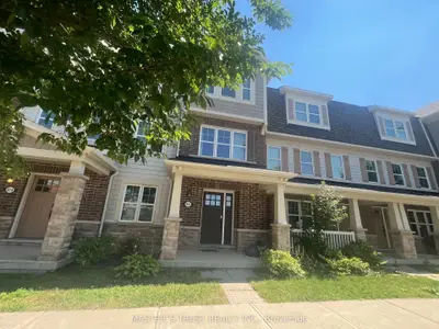 Att/Row/Townhouse in Oakville