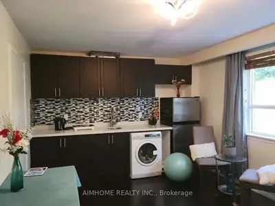 68 Claver Avenue S #1, Toronto, On M6b 2w2