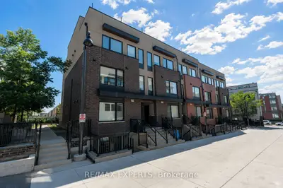 Condo Townhouse in Toronto