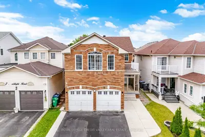 5 Porchlight Road, Brampton, On L6x 4s3