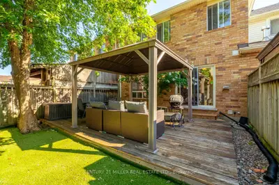 Att/Row/Townhouse in Milton