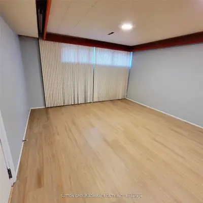 17 Pamille Place Lower, Toronto, On M6m 3a9