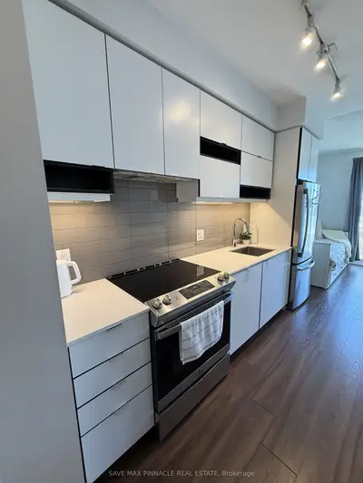 4065 Confederation Parkway 2206, Mississauga, On L5b 4n1