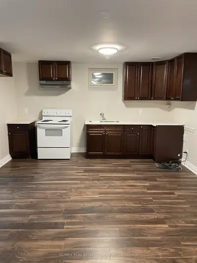 21 Buster Drive (bsmt), Brampton, On L6y 5r2