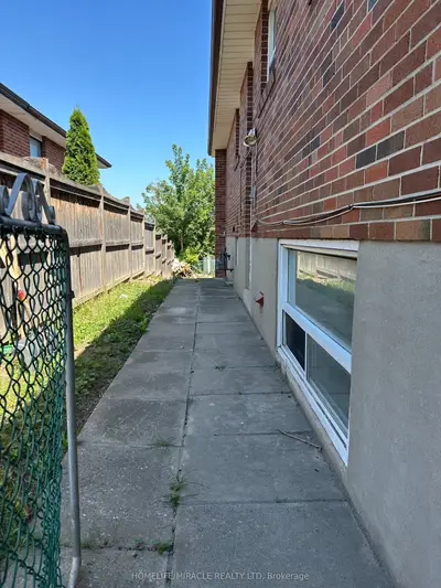 2931 Islington Avenue, Toronto, On M9l 2k3
