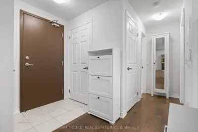 215 Broadway Street 308, Mississauga, On L5m 1j1
