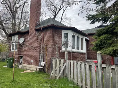 40 Glenvalley Drive S, Toronto, On M6m 4v9
