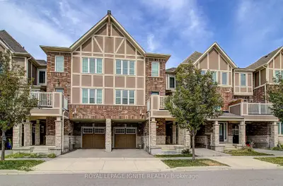 Att/Row/Townhouse in Oakville
