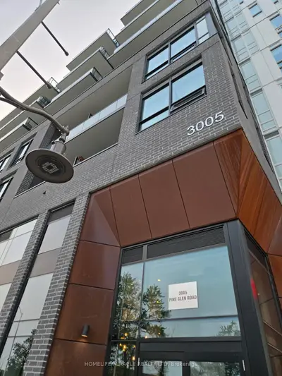 Common Element Condo in Oakville