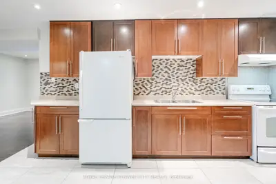 5674 Whitehorn Avenue E, Mississauga, On L5v 2a9