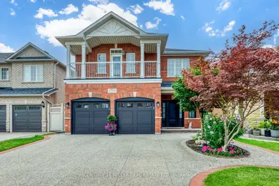 Detached in Oakville