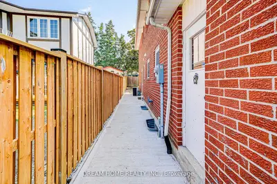 23 Manorcrest Street Lower, Brampton, On L6s 2w7