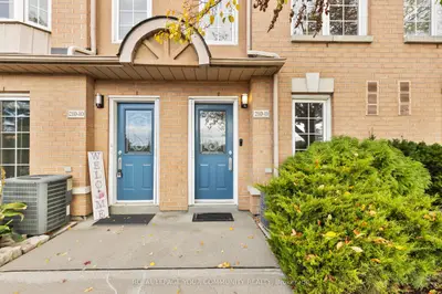 210 Manitoba Street 11, Toronto, On M8y 4g7