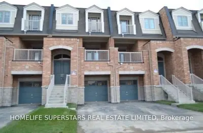 Att/Row/Townhouse in Brampton
