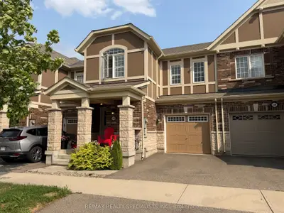 Att/Row/Townhouse in Milton