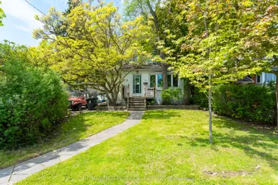 4 Elton Crescent, Toronto, On M8w 2x8