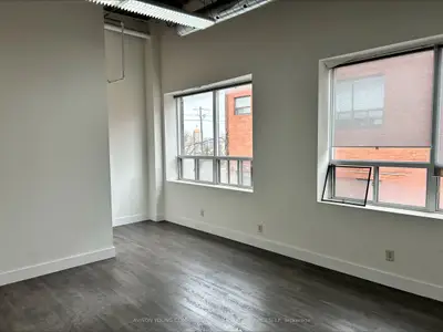 91 Tycos Drive 204, Toronto, On M6b 1w3