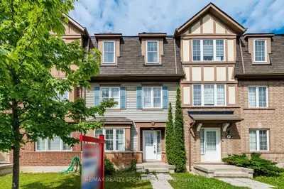 Att/Row/Townhouse in Brampton