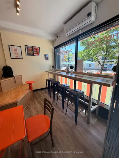 2984 Dundas Street W, Toronto, On M6p 1z3