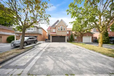63 Blue Spruce Street, Brampton, On L6r 1c4