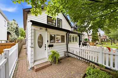 25 Batavia Avenue, Toronto, On M6n 4a1
