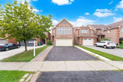 42 Mosley Crescent, Brampton, On L6y 5c8