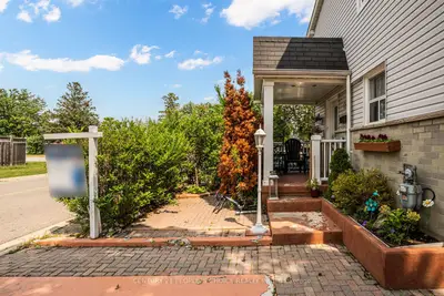 13 Jeffrey Street, Brampton, On L6s 2m9