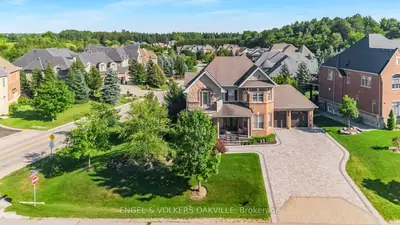 3 Holdroyd Court, Halton Hills, On L7g 0e8