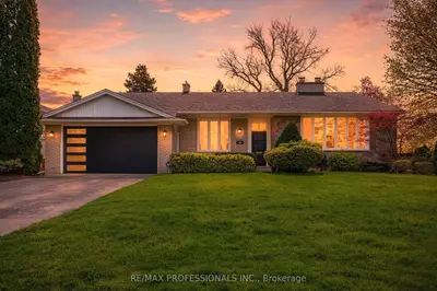23 Ravensbourne Crescent, Toronto, On M9a 2a9