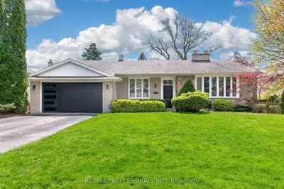 23 Ravensbourne Crescent, Toronto, On M9a 2a9