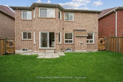 12 Ferncroft Place, Brampton, On L7a 2z6