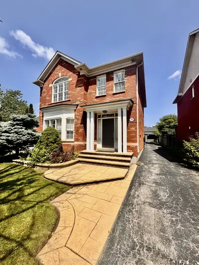 Detached in Oakville