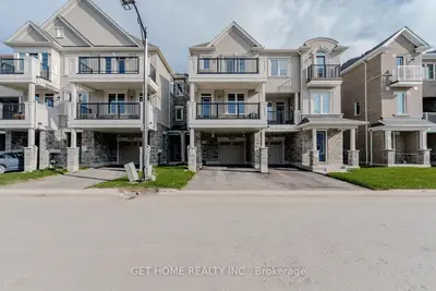 Att/Row/Townhouse in Milton